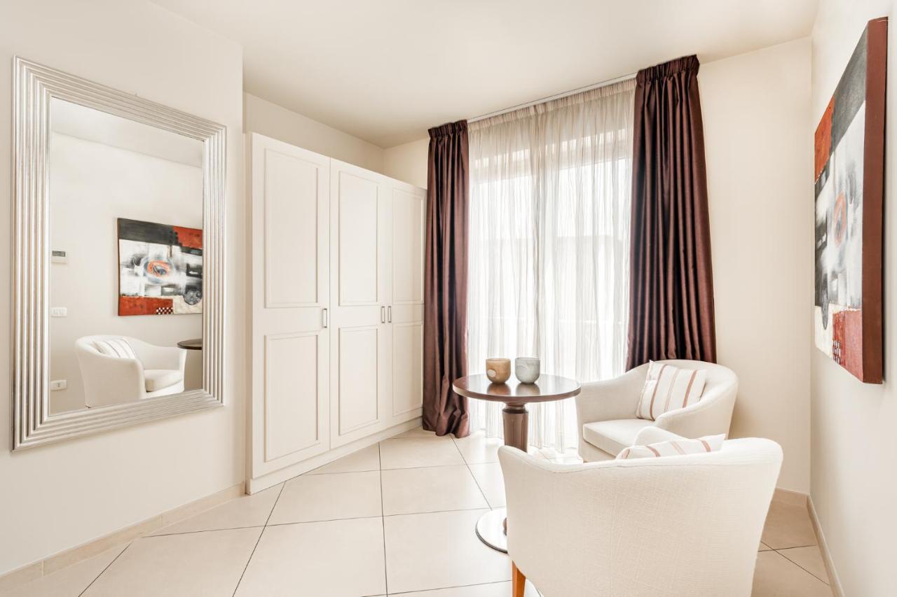Hotel & Residence Exclusive มารีนาดีคาร์รารา ภายนอก รูปภาพ