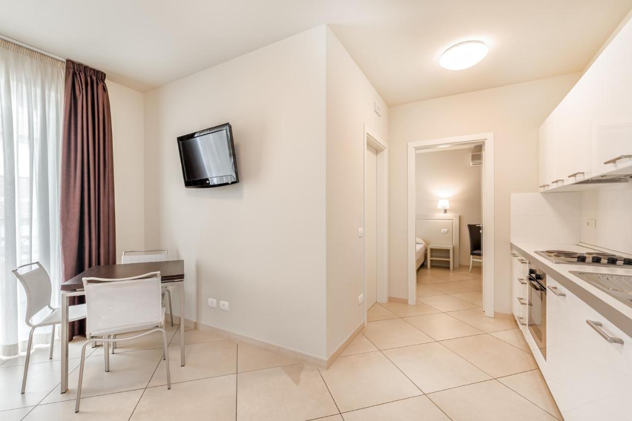 Hotel & Residence Exclusive มารีนาดีคาร์รารา ภายนอก รูปภาพ