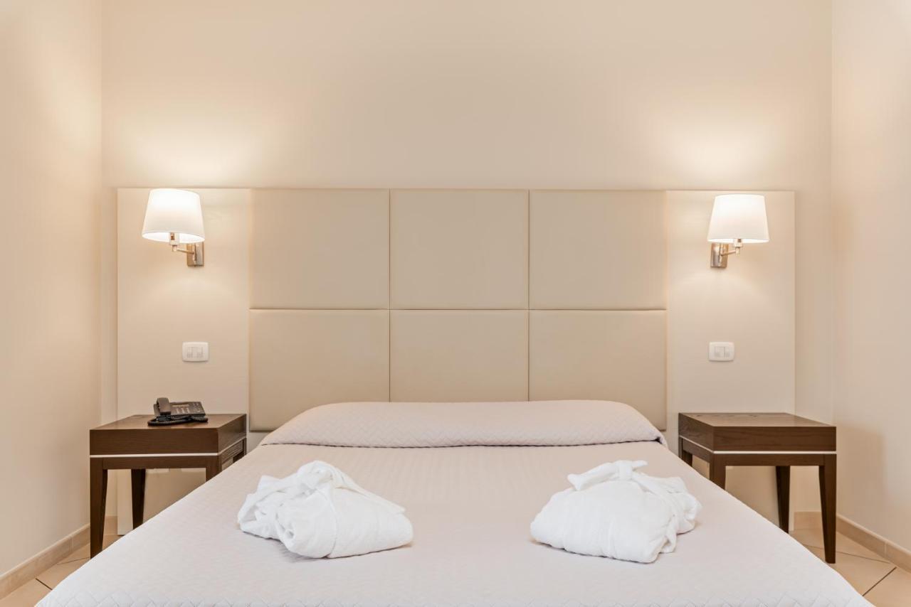 Hotel & Residence Exclusive มารีนาดีคาร์รารา ภายนอก รูปภาพ