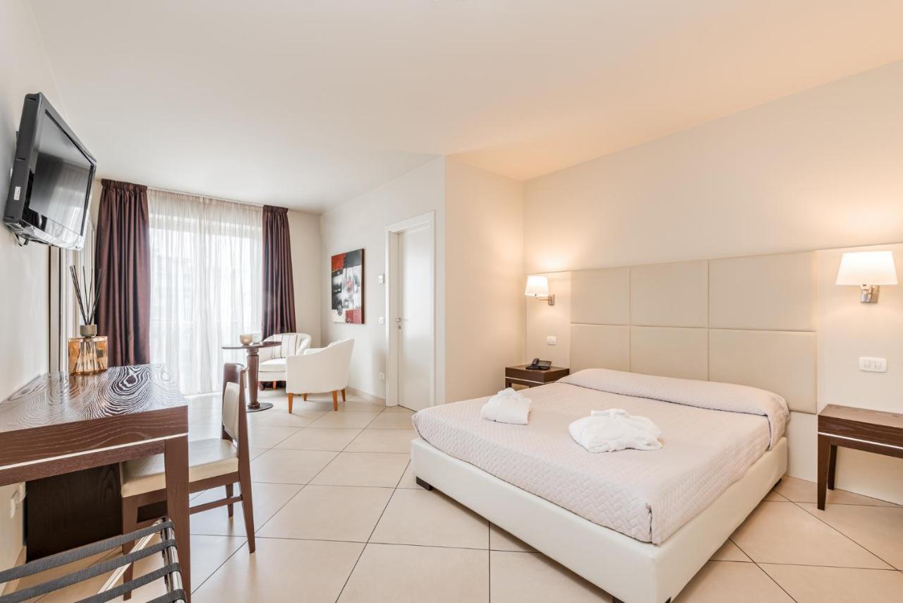 Hotel & Residence Exclusive มารีนาดีคาร์รารา ภายนอก รูปภาพ