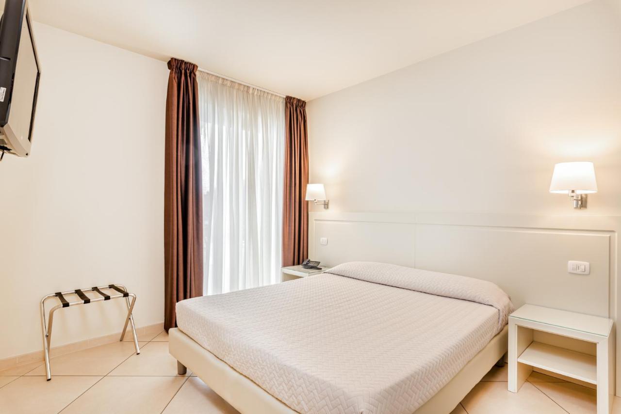 Hotel & Residence Exclusive มารีนาดีคาร์รารา ภายนอก รูปภาพ